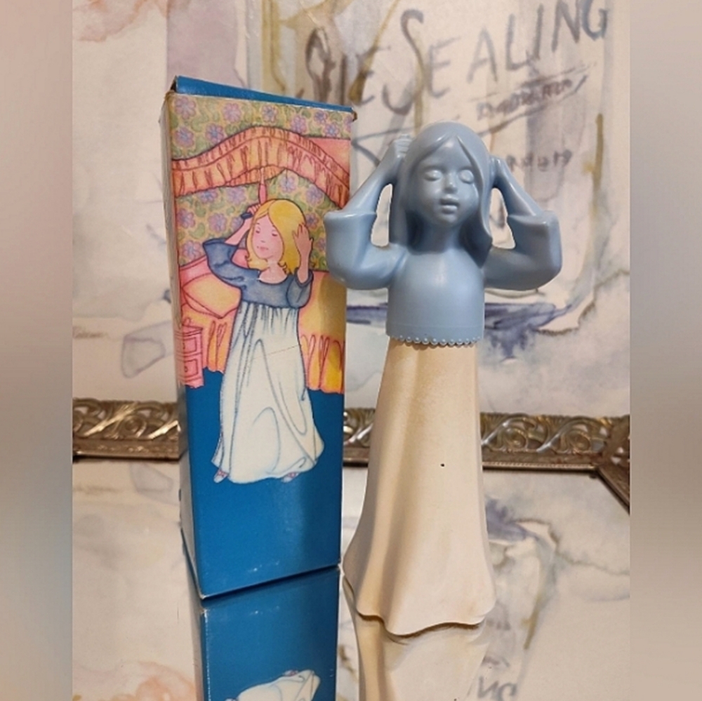 AVON 1970s Sweet Dreams Pink Pretty Blue Cream Figurine Perfume Bottle with Box